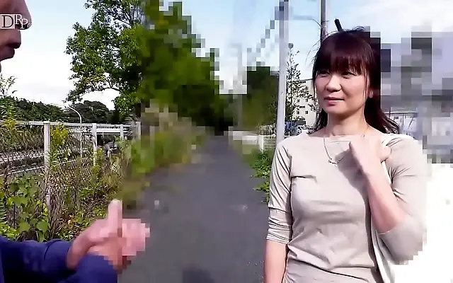 情无码 日本少妇 农村 POV Close-Up on Her Luscious Curves Selling Soaked White Panties