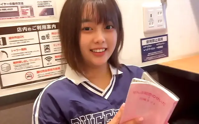 观看免费高清 韩剧 添的好舒服 亚洲综合 Straddles her man for passionate net cafe fucking behind closed doors