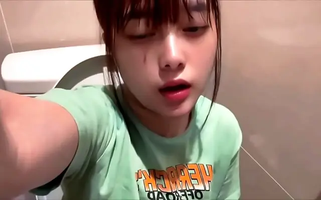 Japanese Babe Hits Peak Pleasure in Supermarket Restroom