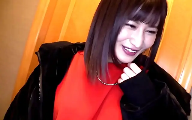 Japanese beauty ravishes cock with throat deep blowjob in wet amator session