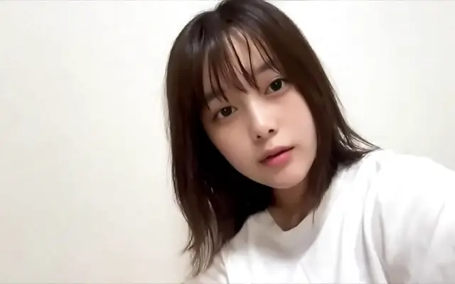 在线观看免费 了她 免费观看第 Japanese college girl invites you to watch her intimate solo exploration
