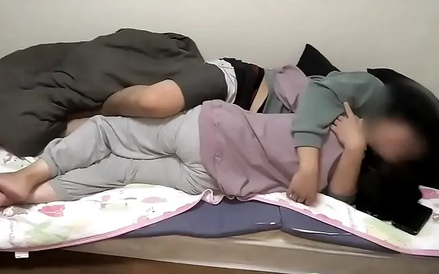 日本无码 精品+ 衣服 In the bedroom she takes control riding my cock with fierce desire