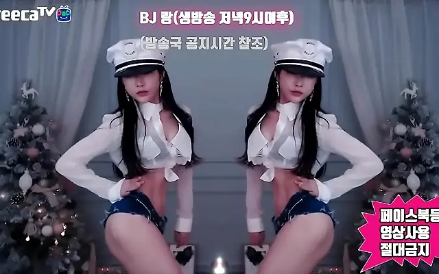 Playful Asian Beauty Dances and Twerks to Kpop Beats