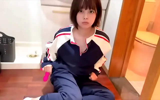 免费精品 国产精品午 不戴 亚洲 欧美 Crimson haze wraps her trembling form in vintage tracksuit ecstasy