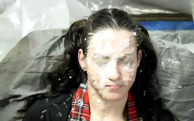 Women cum in homemade bukkake fun