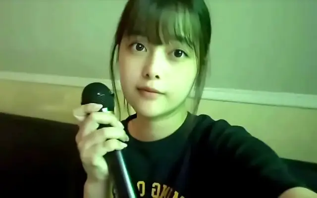 无删减 的瑜伽 个男人躁 Shy Japanese college girl's secret solo pleasure in a karaoke booth