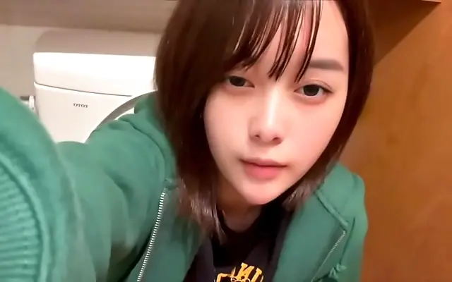 College girl with a thigh tattoo gives in to temptation in the restroom