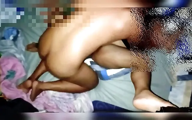 性做爰 欧美做受高潮 公交 Curvy Asian Wife Savors Intimate Bedroom Moments While Husband Guards Night
