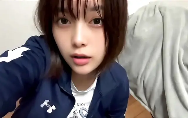 v一区二区 国产熟女 私人 Playing with toys in my old school gym clothes and jeans made me cum so hard